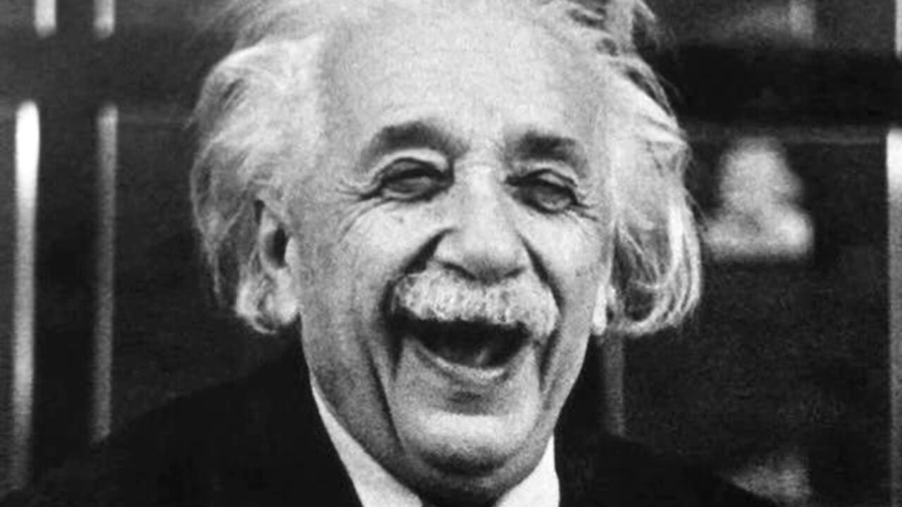 Hahahahahahahahahahahahaha ur stupid like really stupid - Laughing Albert  Einstein